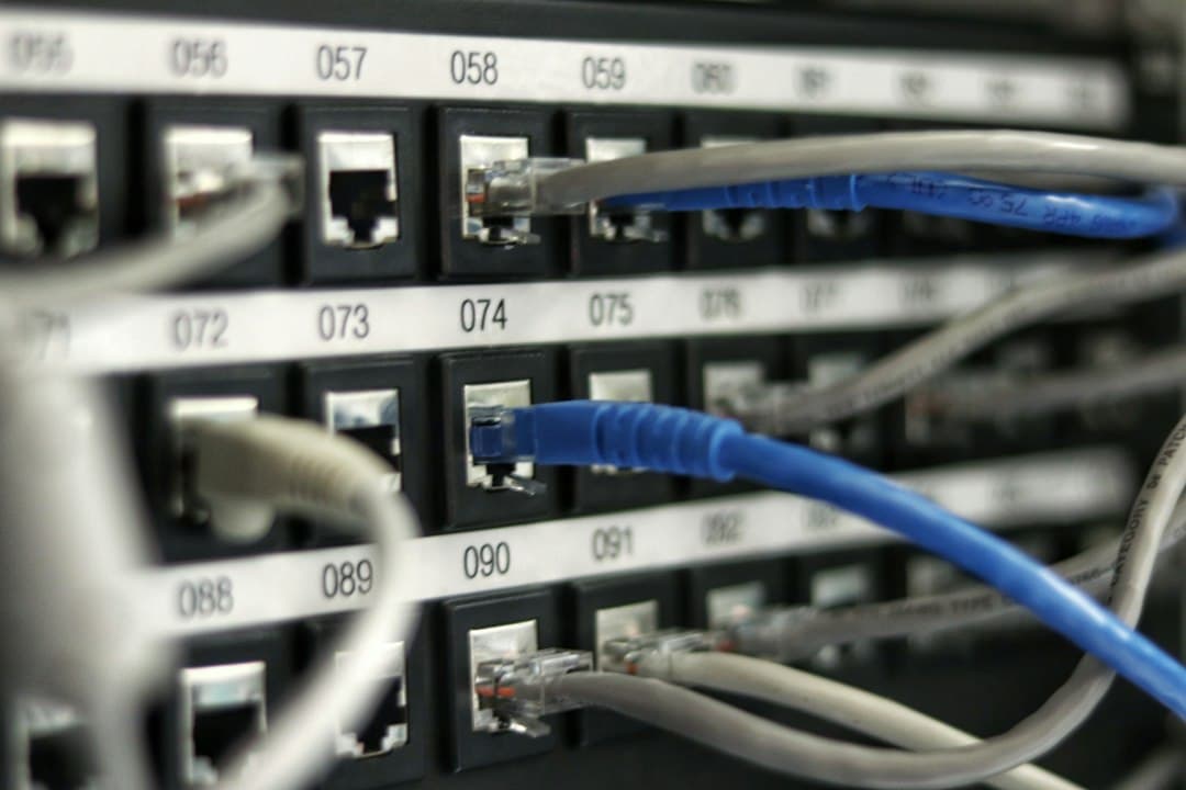 Netwerkkabels in een patchpaneel, de verbinding controleren bij een Nero IPTV-storing